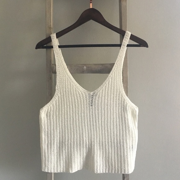 ⭐️40% Off⭐️ Moon & Madison White Sweater Tank - Picture 1 of 4